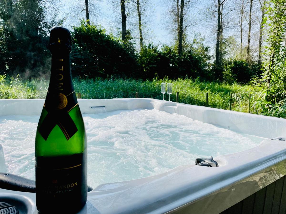 Villa Calma Rust Ruimte Luxe Inclusief Private Jacuzzi Zeewolde Exterior photo