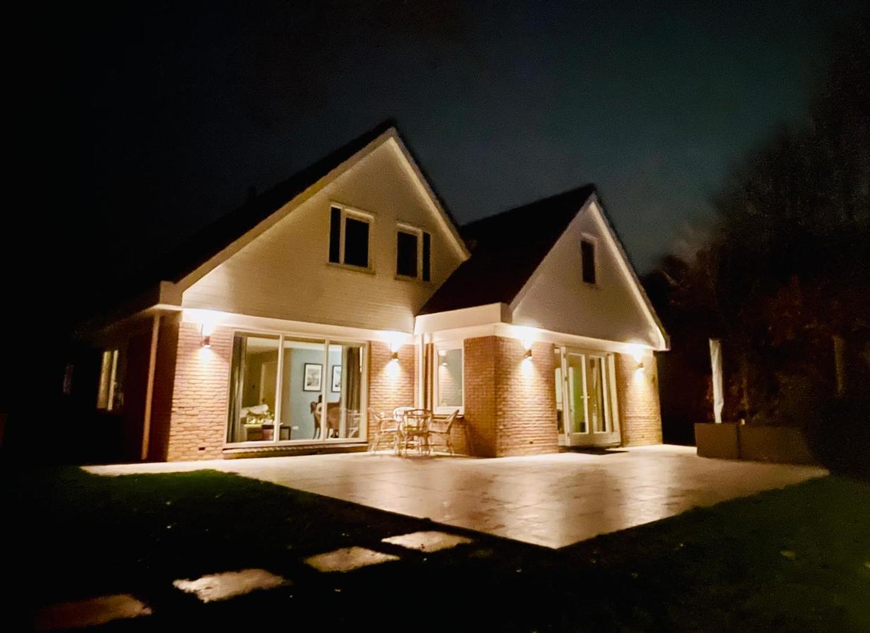 Villa Calma Rust Ruimte Luxe Inclusief Private Jacuzzi Zeewolde Exterior photo